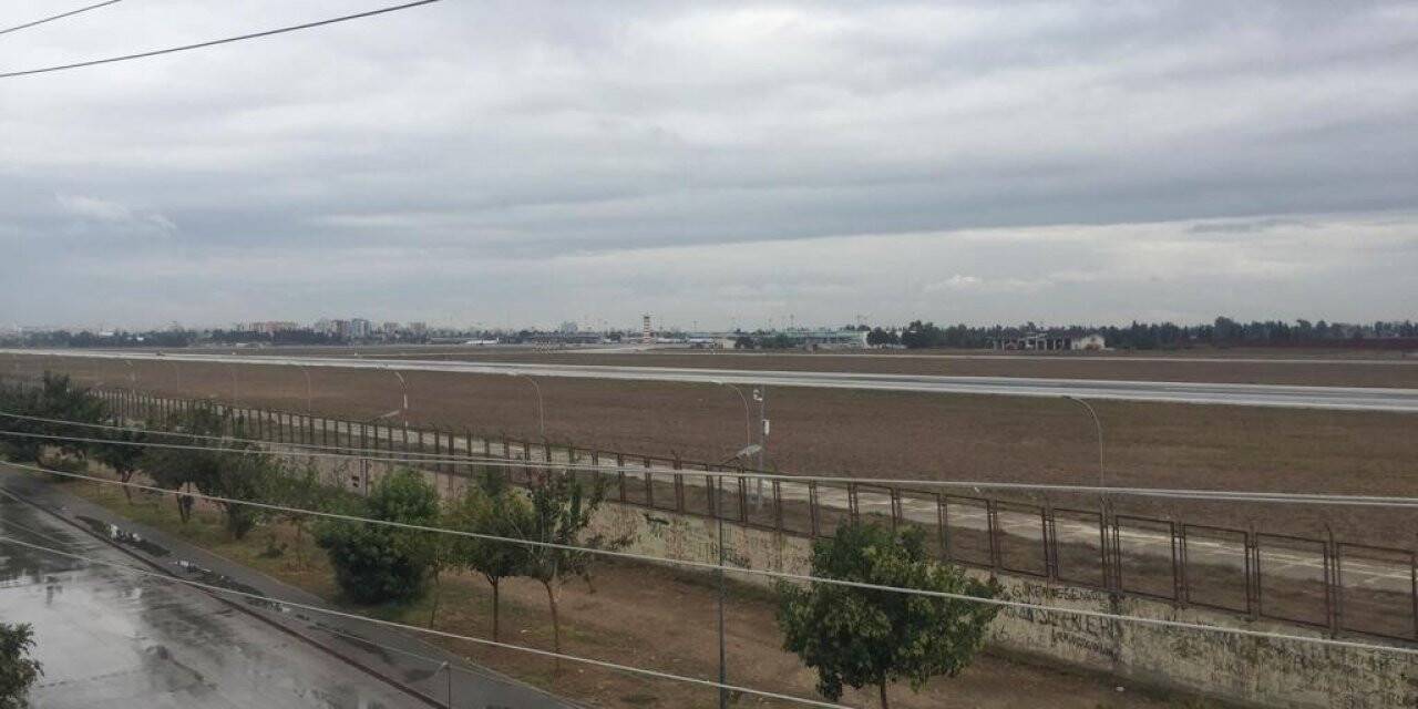 Polisten kaçan göçmenler Adana Havalimanı’na girdi