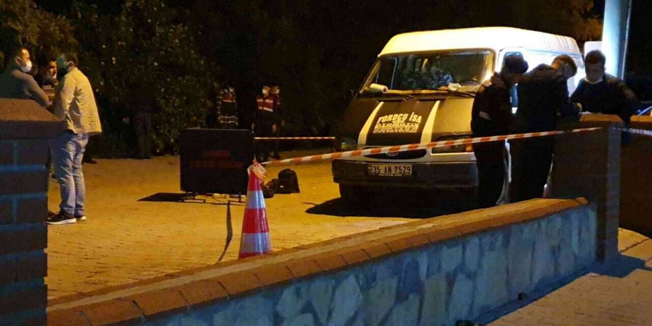 Ayrı yaşadığı eşini ve kızını silahla öldürdü
