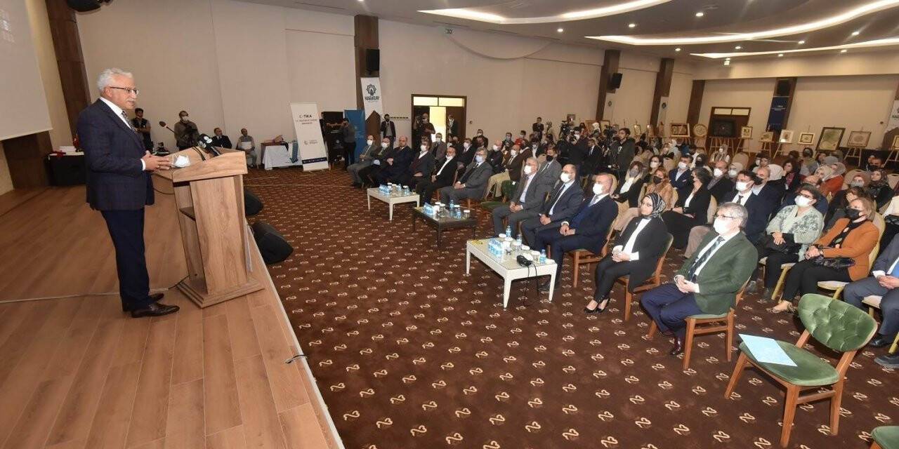 Konya’da '1. Uluslararası Geleneğimiz, Geleceğimiz ve Ustalarımız Sempozyumu' başladı