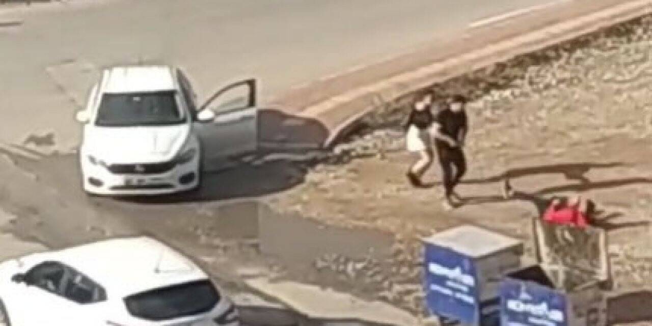 Gençlerin tartışması bıçaklı ve taşlı kavgaya dönüştü