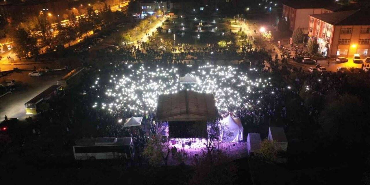 Tokat’ta gençlik şölenine öğrenciler yoğun ilgi gösterdi