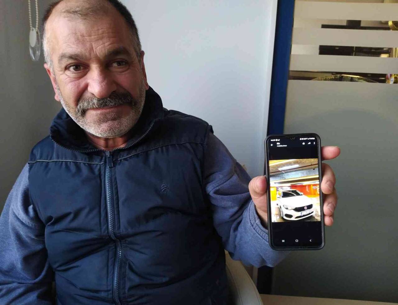Bir araba fotoğrafıyla parasını böyle çarptılar