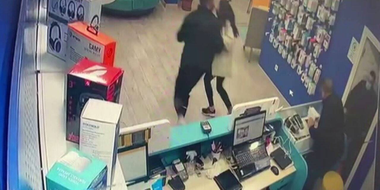 Telefonun fiyatını beğenmeyince kurşun yağdırdı