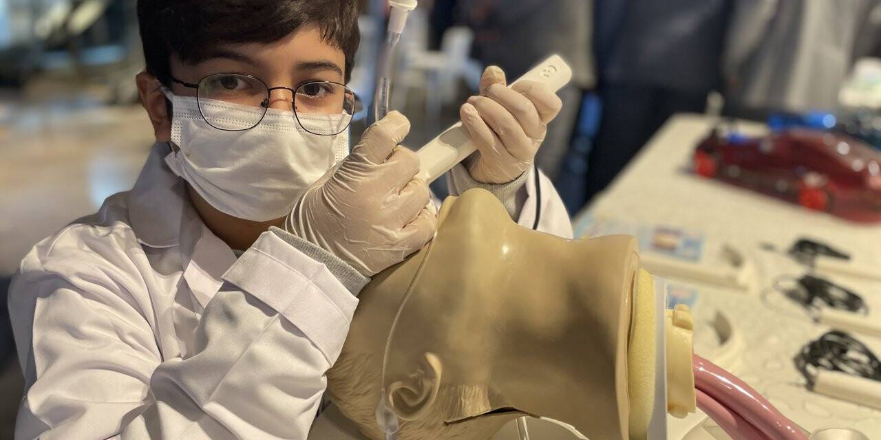 Girişimci öğrencinin geliştirdiği "video laringoskop" yatırımcıların ilgisini çekti