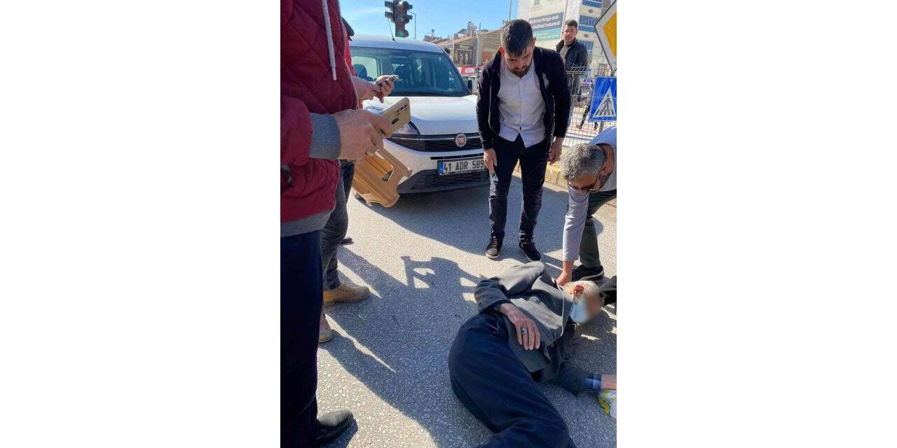 Hafif ticari araç yolun karşısına geçen yaşlı adama çarptı