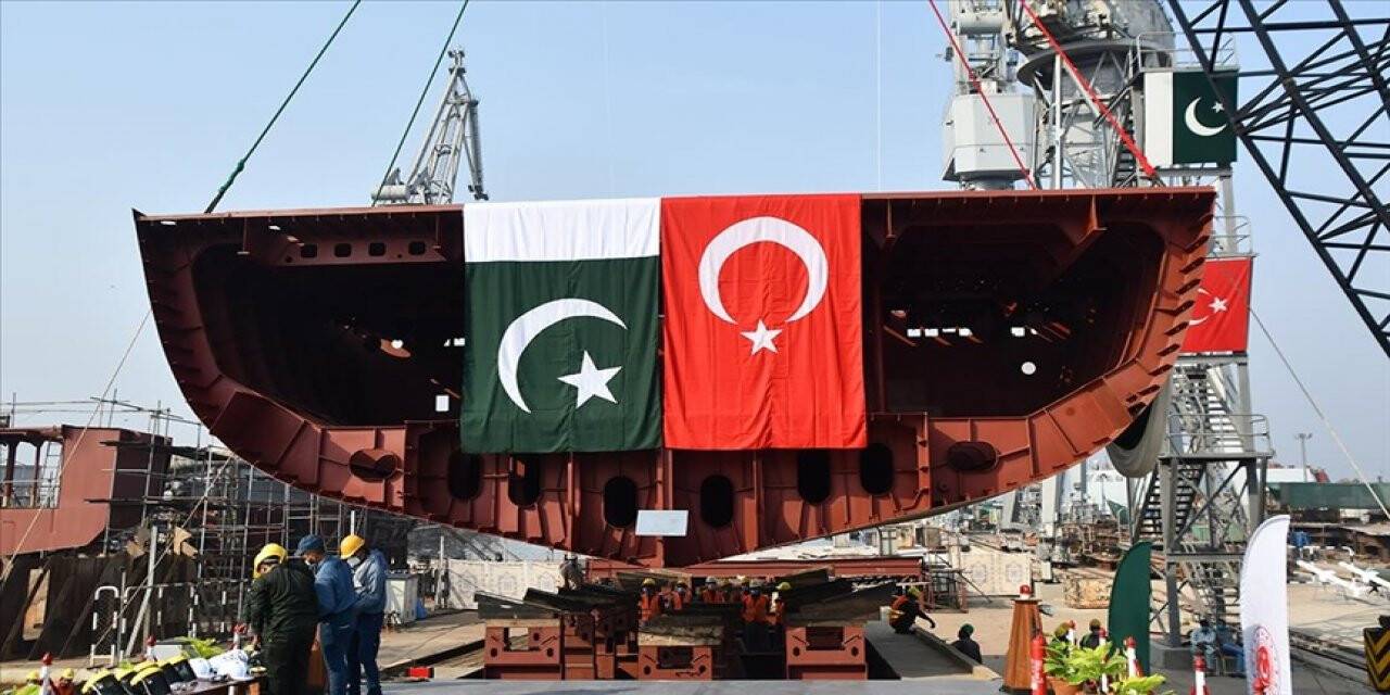 Türkiye tarafından Pakistan için üretilen 4'üncü MİLGEM korveti kızağa konuldu
