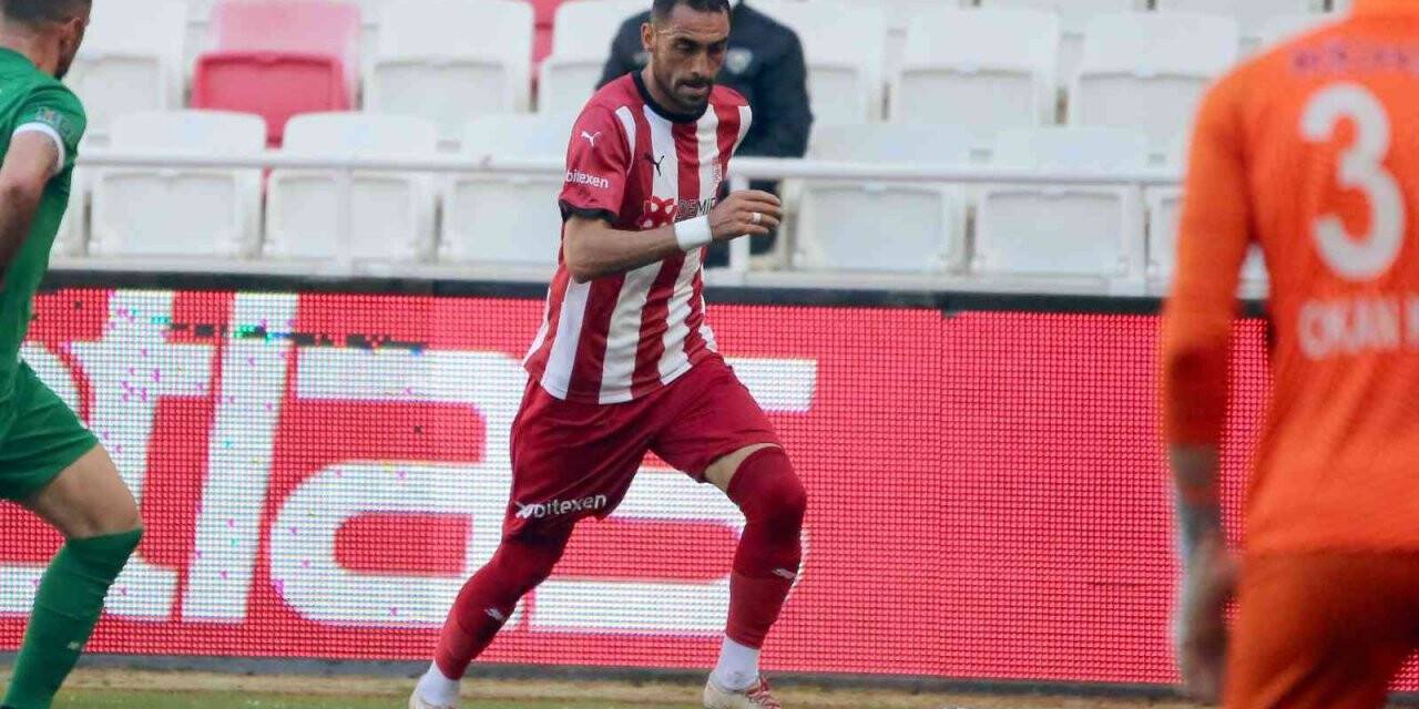 Sivasspor’da Uğur Çiftçi kırmızı kart gördü!