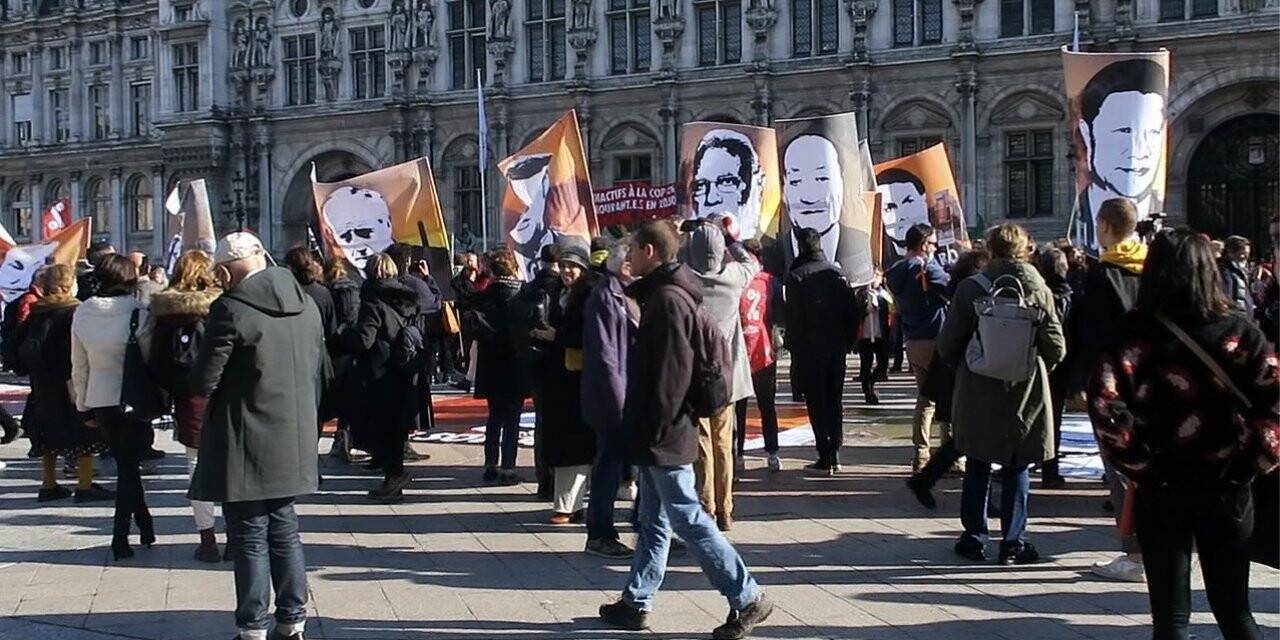 Paris’te çevreciler sokağa indi