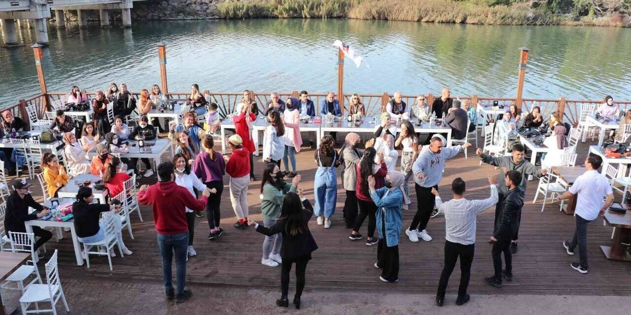 Gülüç’te üniversiteli öğrenciler gençlik şöleninde eğlendi