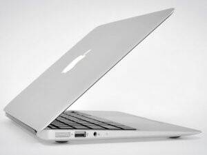 Apple iki yeni MacBook Air'i satışa çıkardı