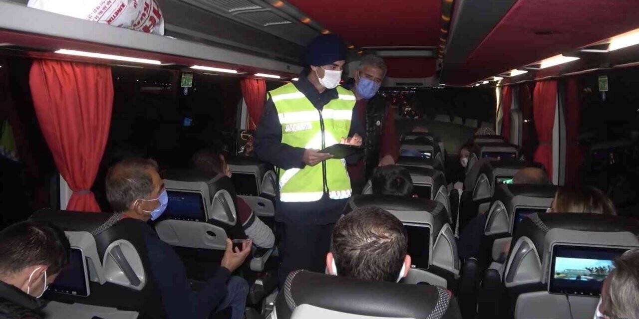 Riskli gruptaki iki arkadaş otobüste seyahat ederken yakalandı