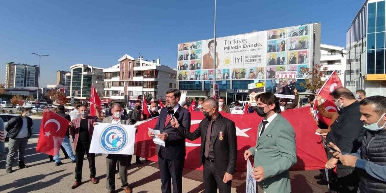 İYİ Parti önünde Türkkan protestosu