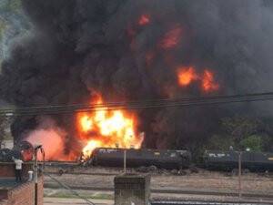 Petrol Yüklü Tren Devrildi