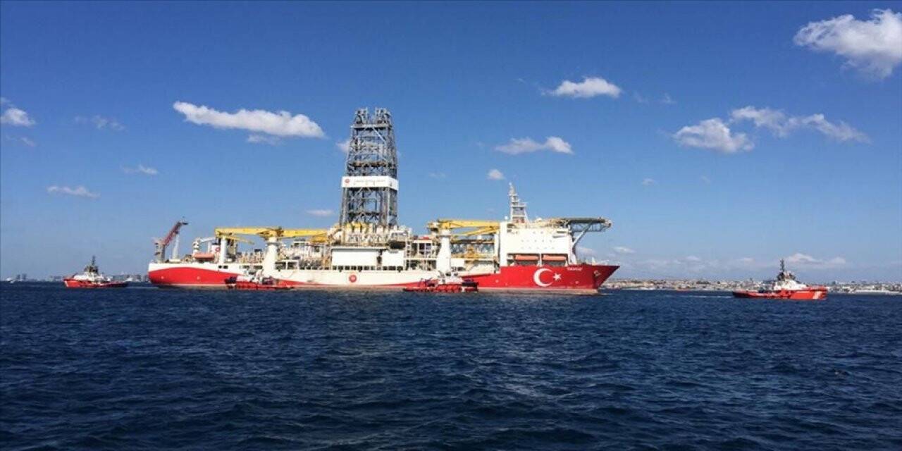 Türkiye 5 enerji gemisiyle denizlerde bayrağını dalgalandırıyor