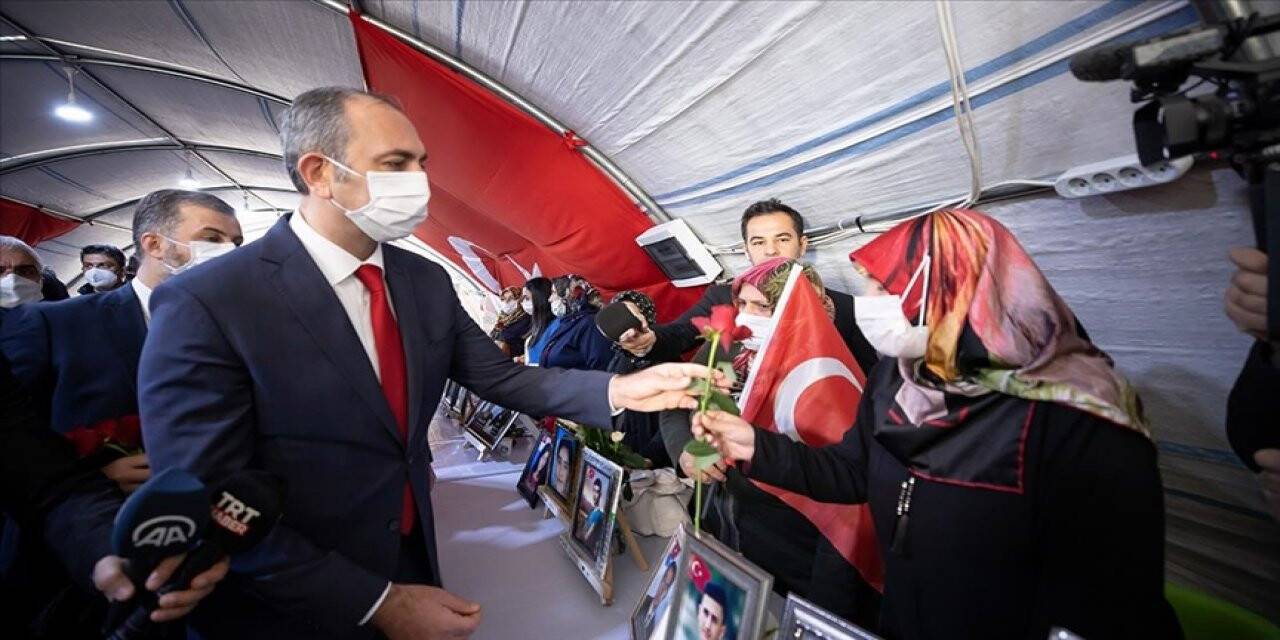 Bakan Gül, Diyarbakır annelerini ziyaret etti: Devletimiz tüm imkanlarıyla annelerimizin yanındadır