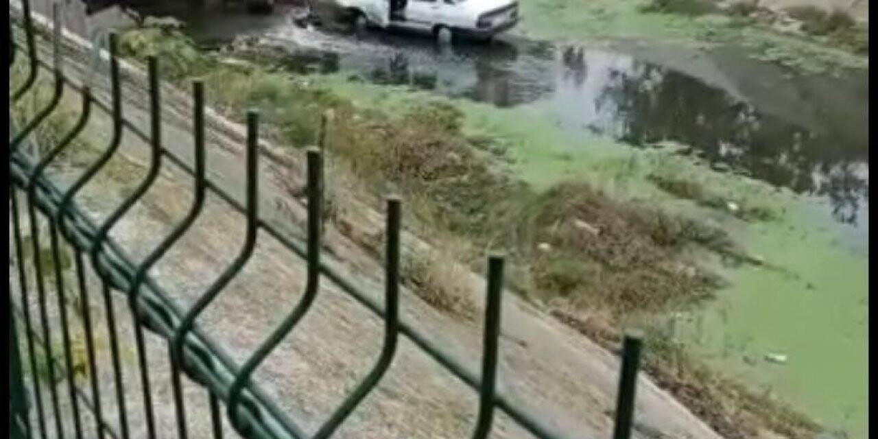 Uzunköprü’de otomobil dereye uçtu