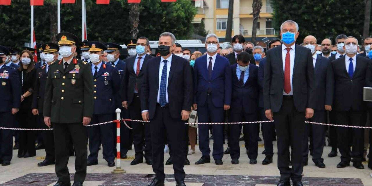 Adana’da Atatürk’ü anma töreni