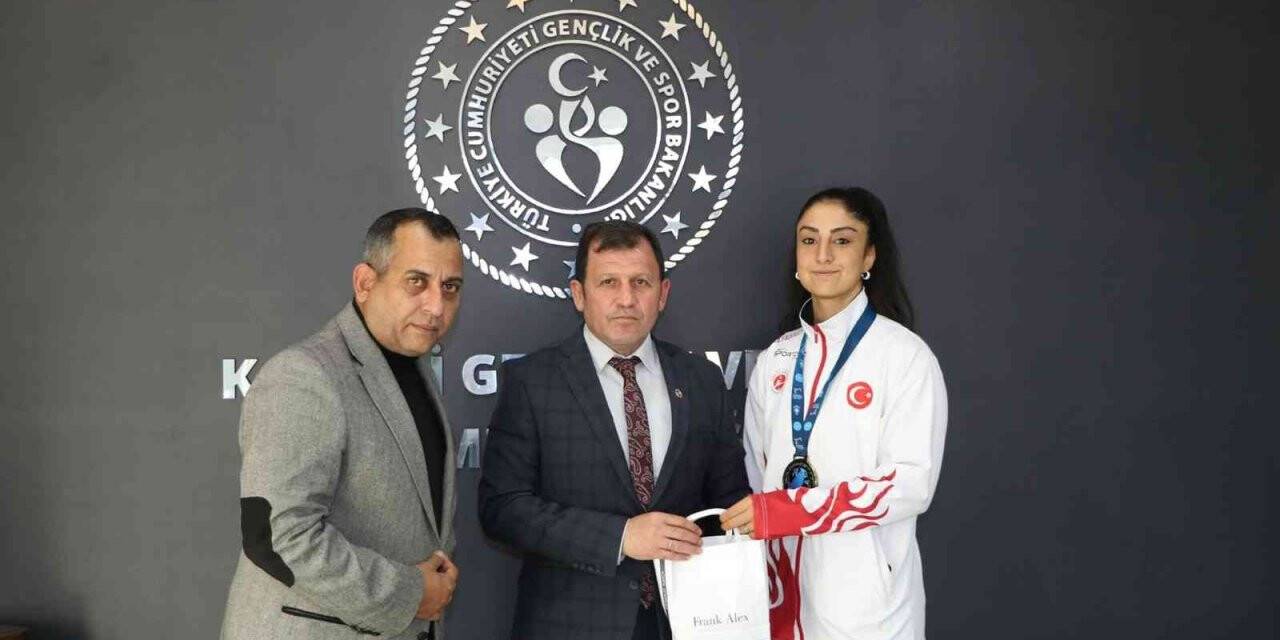 Mensure Karadayı, Kick Boks’ta Dünya üçüncüsü oldu