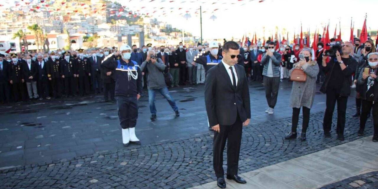 Atatürk, Kuşadası’nda törenle anıldı