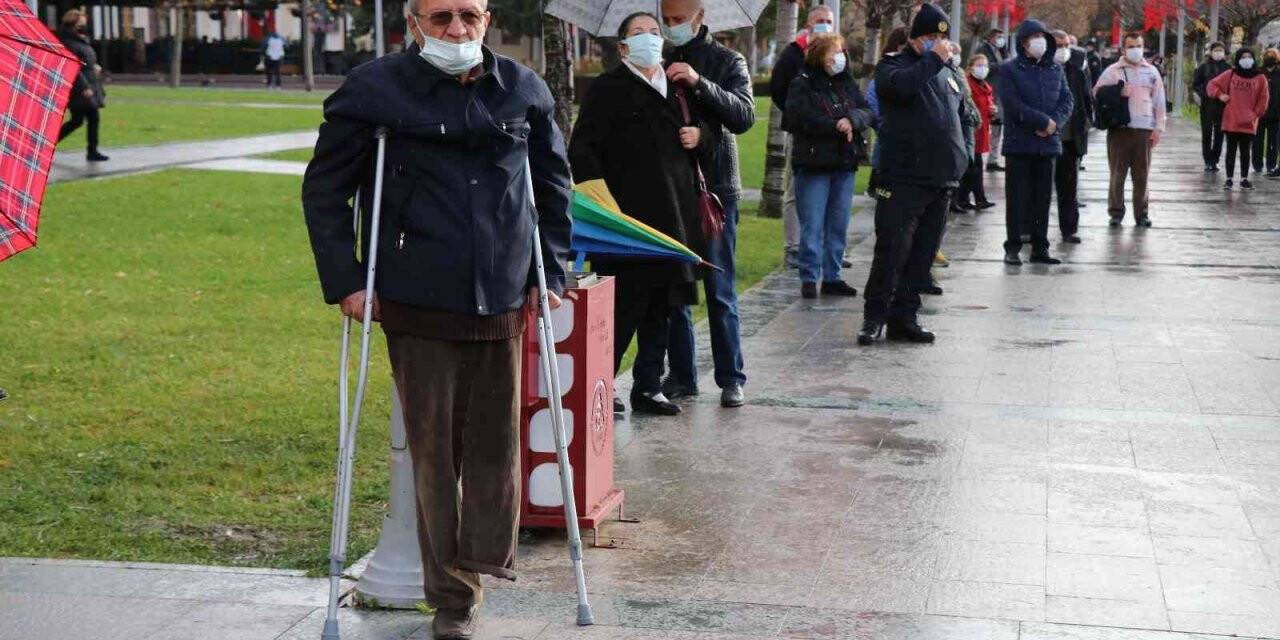 Bolu’da, 10 Kasım töreninde hayat durdu