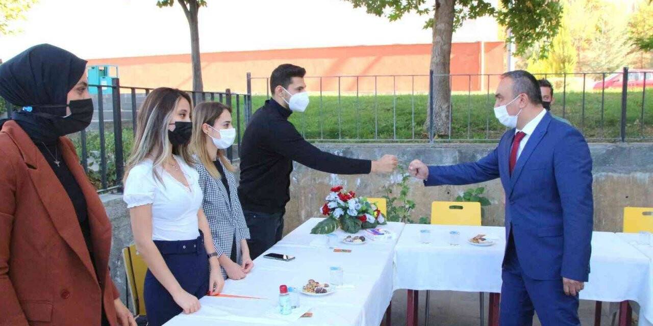 Vali  Soytürk üniversite öğrencileriyle buluştu