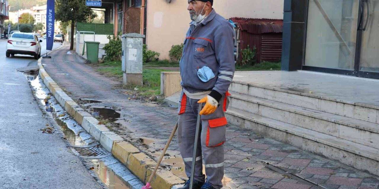 Kocaeli’de Ata’ya saygı duruşu
