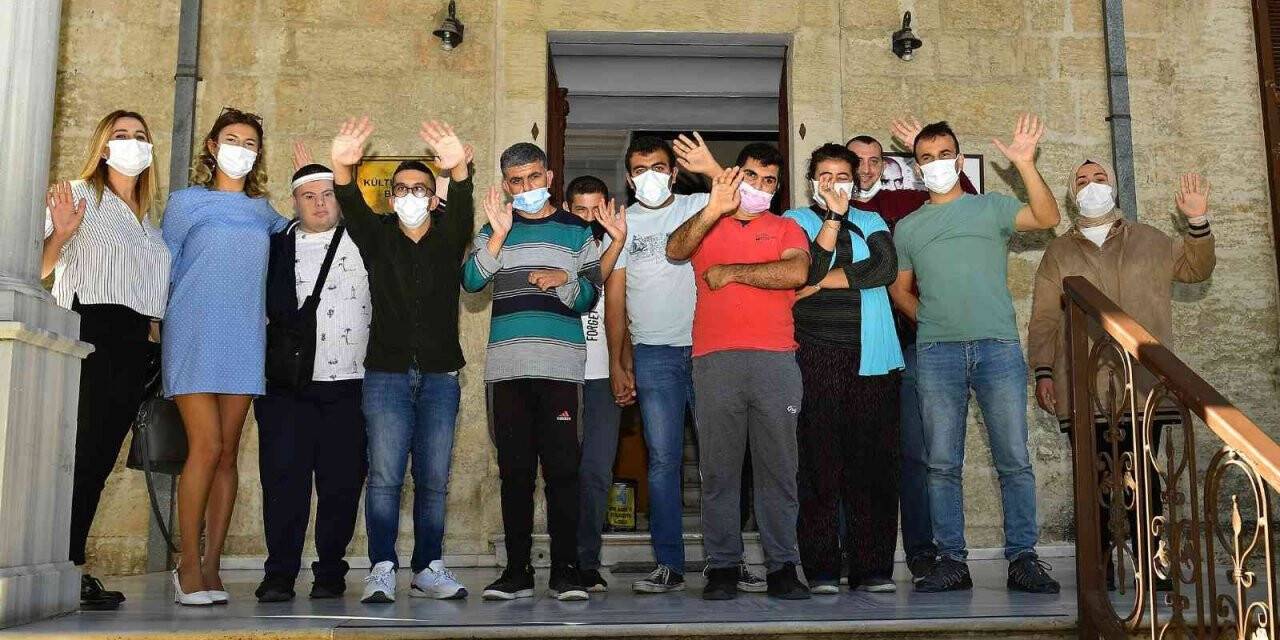 Özel gereksinimli bireyler Atatürk’ü evinde andı