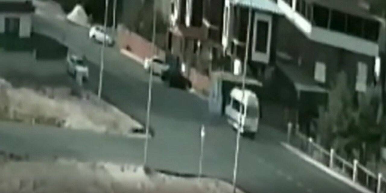 14 kişinin yaralandığı feci kaza güvenlik kamerasına yansıdı