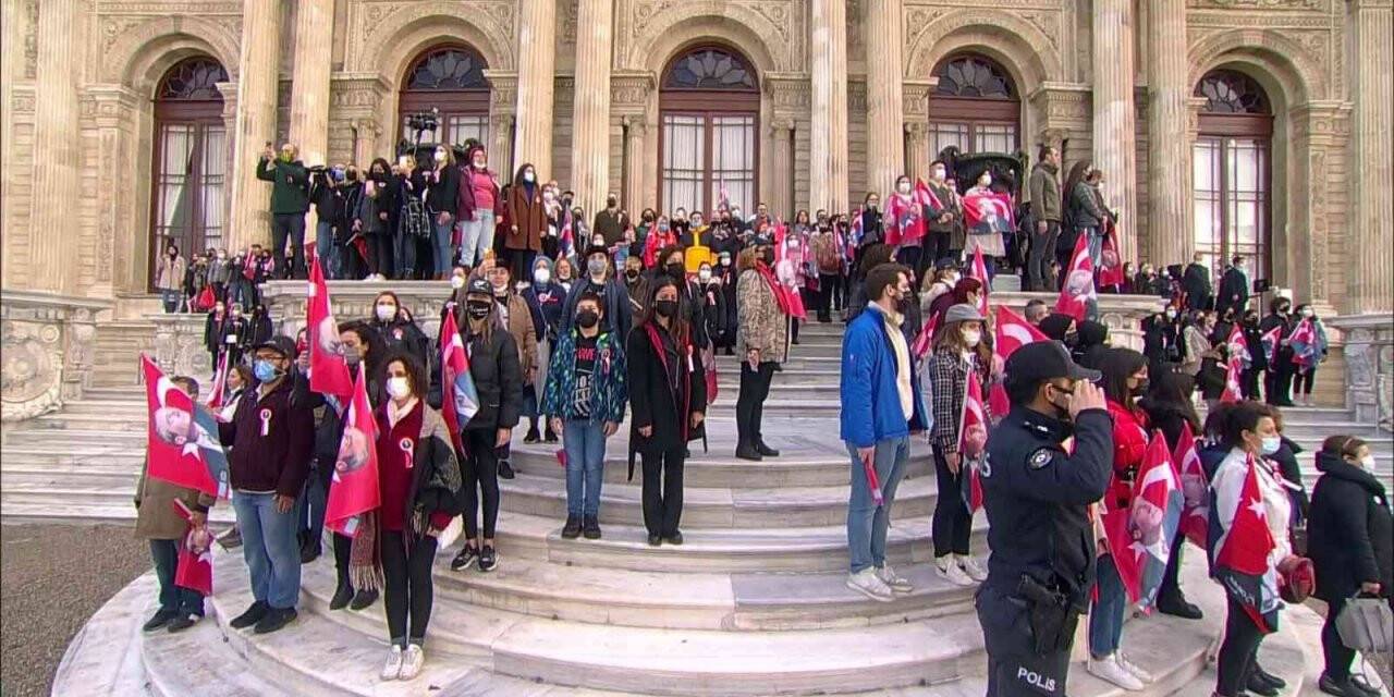 Vatandaşlar Dolmabahçe Sarayı’na akın etti
