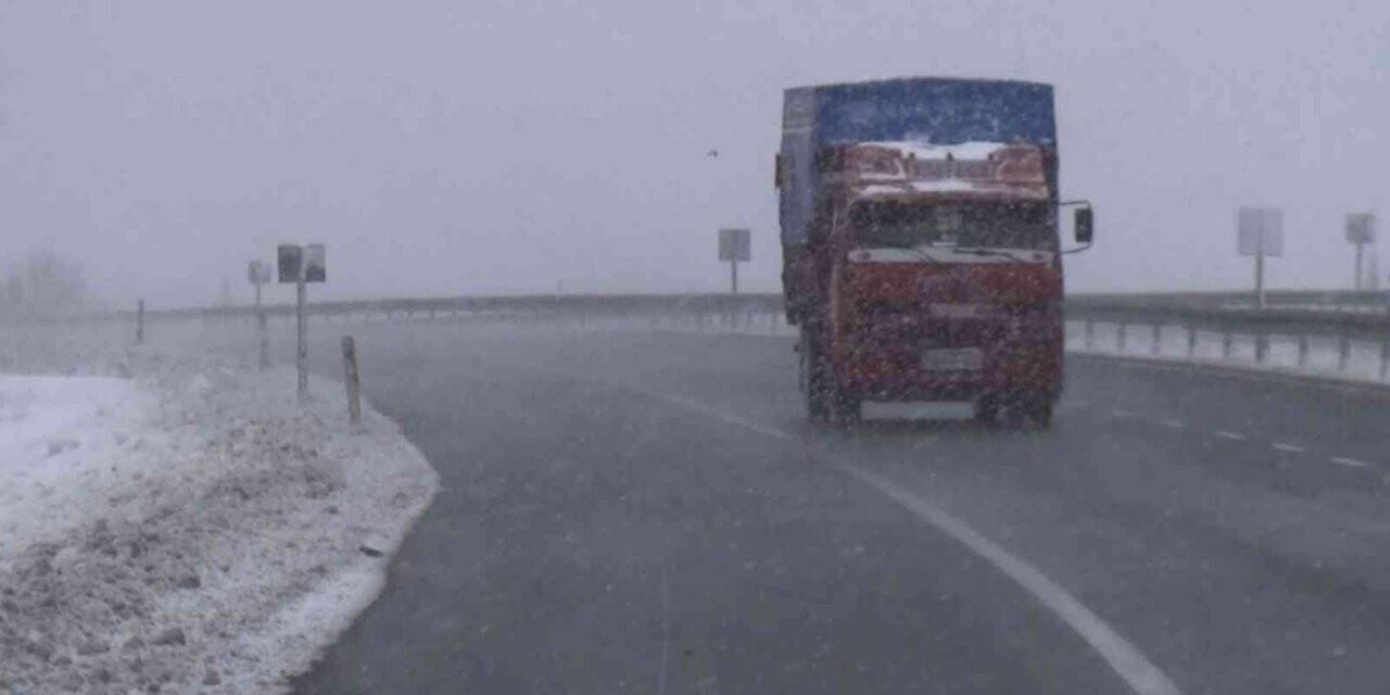 Aksaray’da yüksek kesimlere mevsimin ilk karı düştü