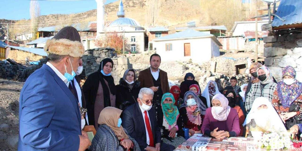 Kadın çiftçiler kadın vekilden süt sağım makinesi istedi