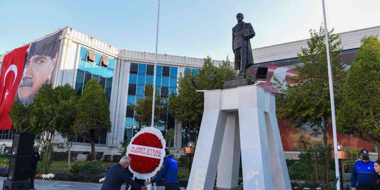 Muratpaşa’da ‘Ata’ Atatürk Kent Meydanı’nda anıldı