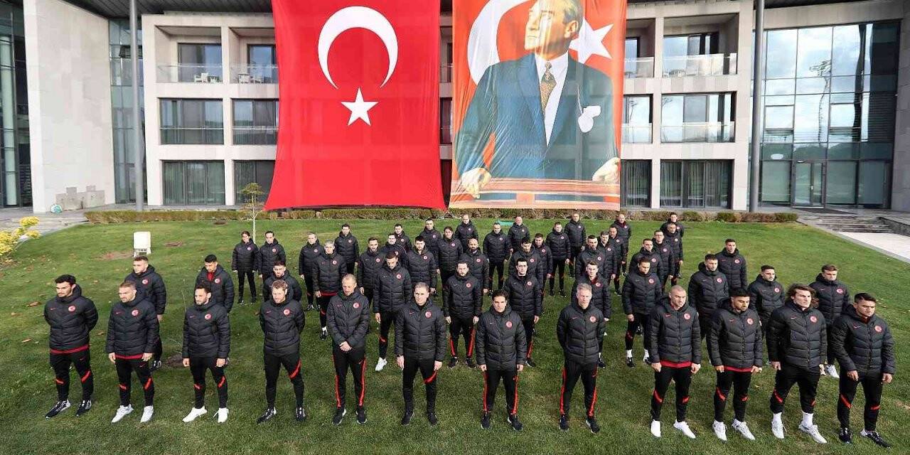 A Milli Futbol Takımı, Atatürk’ü andı
