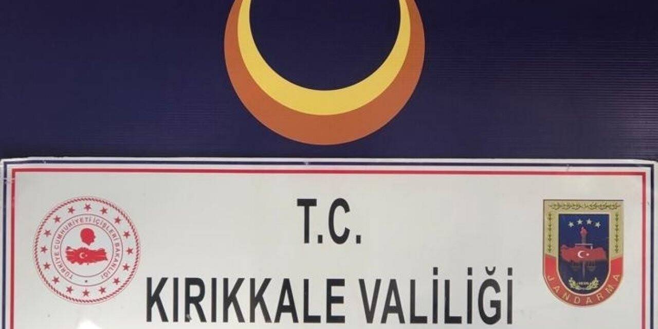 Otobüste seyahat eden yolcunun sırt çantasında 3 kilo 780 gram kubar esrar çıktı