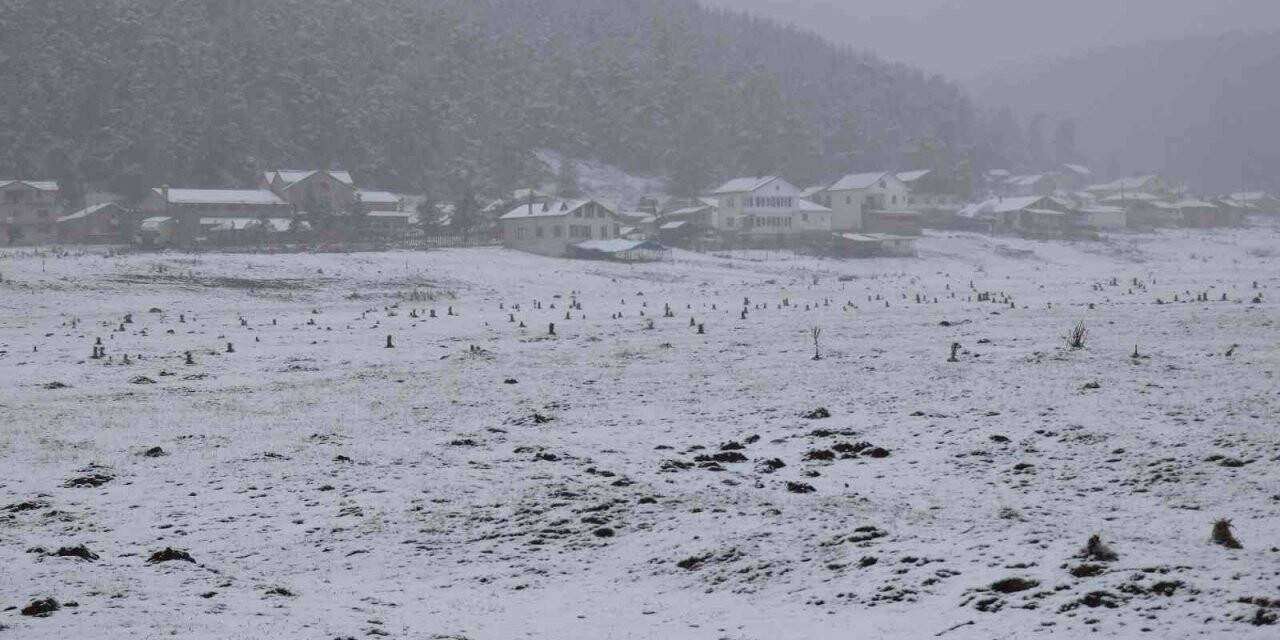 Bolu’da yoğun kar yağışı
