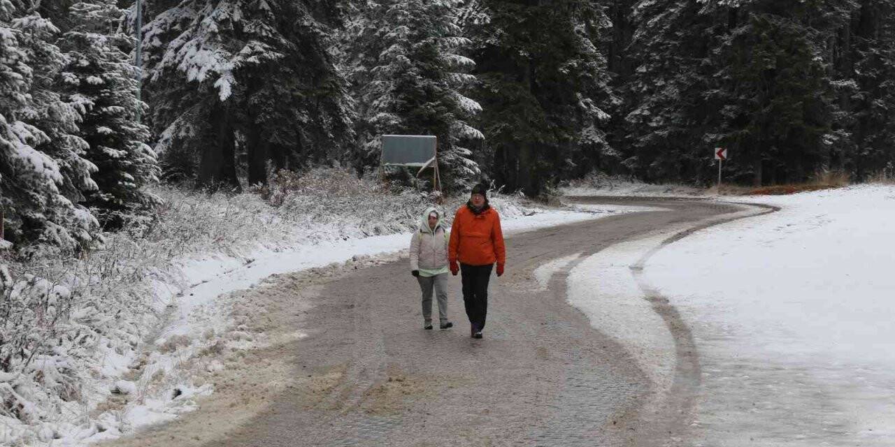 Ilgaz Dağı’na mevsimin ilk karı düştü