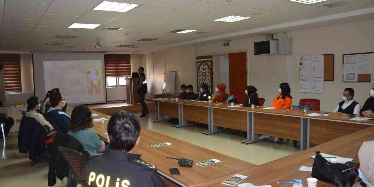 Emniyetten sağlık personellerine eğitim