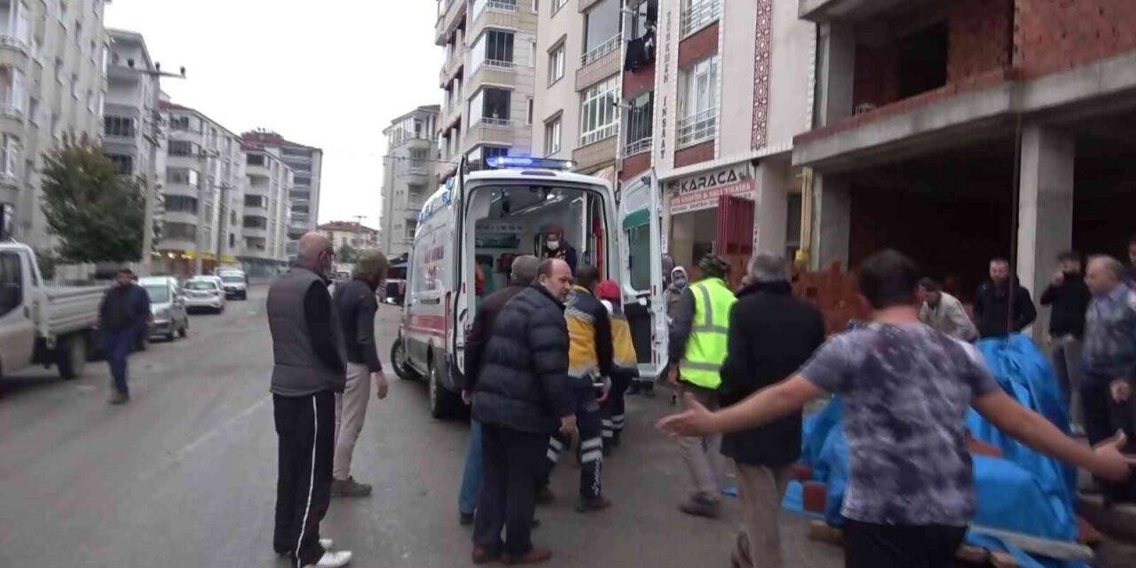 Oğlunun gözleri önünde inşaattan düşen işçi ağır yaralandı