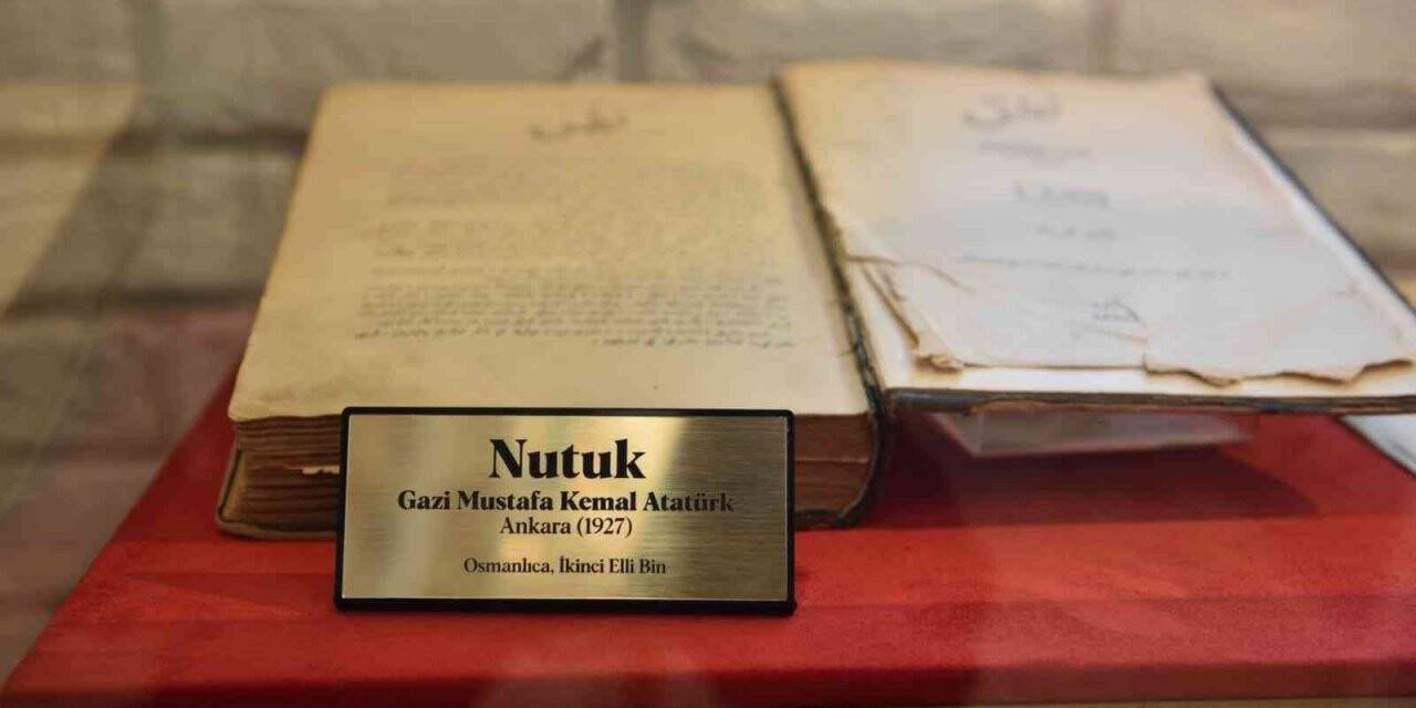 Antalya’da Atatürk’ün Osmanlıca kaleme aldığı 95 yıllık orijinal ‘Nutuk’ sergilenmeye başlandı