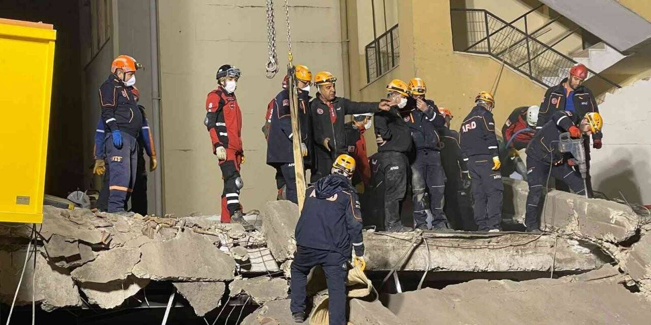 Bingöl AFAD ve SAR ekipleri Malatya’da arama kurtarma çalışmalarına katıldı
