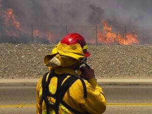 KALİFORNİYA ORMAN YANGININA TESLİM