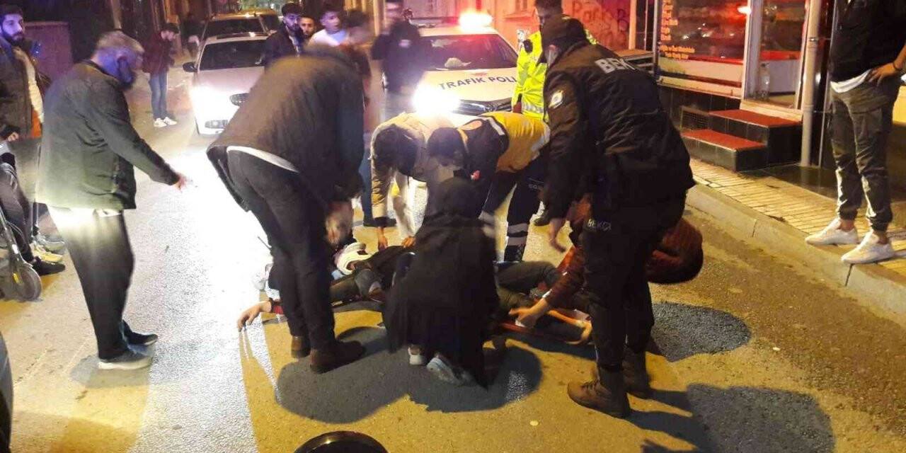 Park halindeki araca çarpan motosiklet sürücüsü hayatını kaybetti