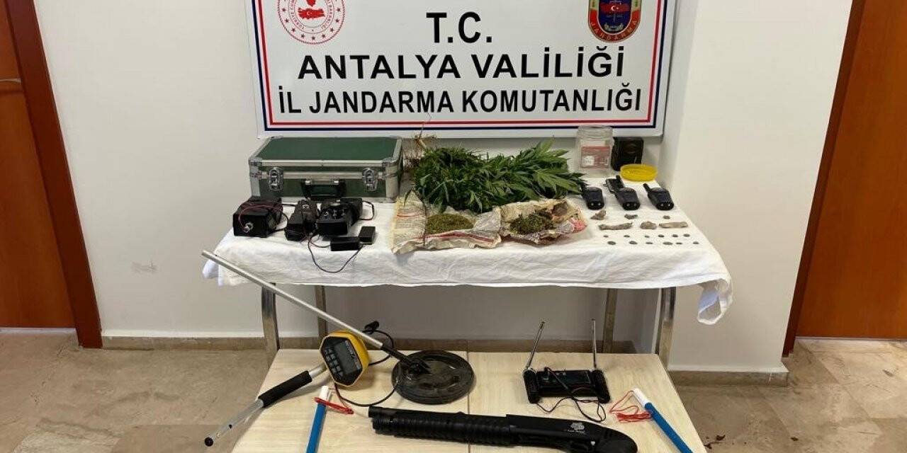 Antalya’da uyuşturucu satıcılığı ve tarihi eser kaçakçılığı yapan zanlı tutuklandı