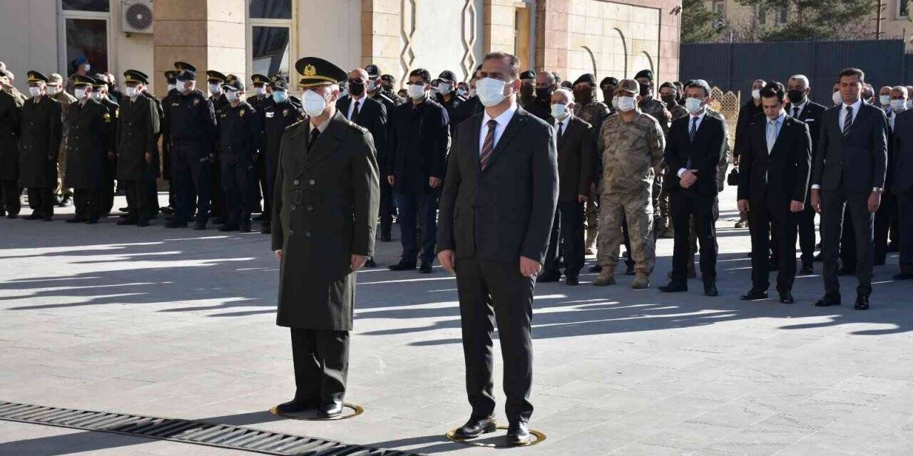 Hakkari’de Atatürk’ü anma töreni