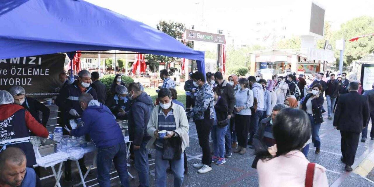 Büyükşehir Belediyesi’nden Atatürk için pilav hayrı