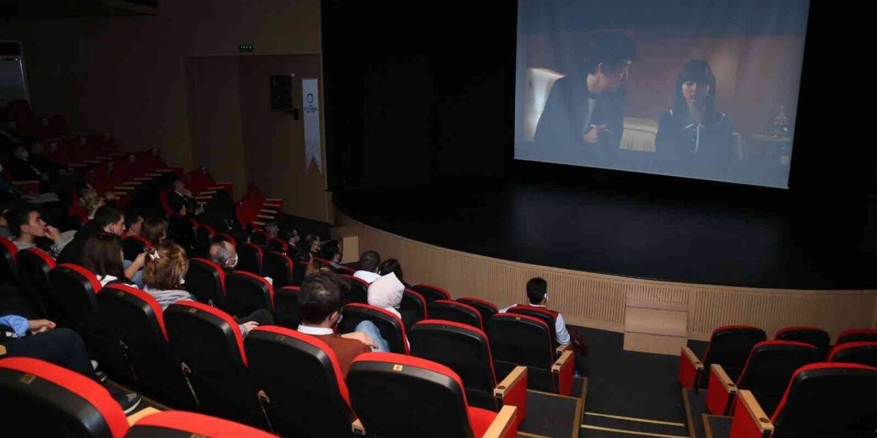 Mısır ve gazoz eşliğinde film keyfi
