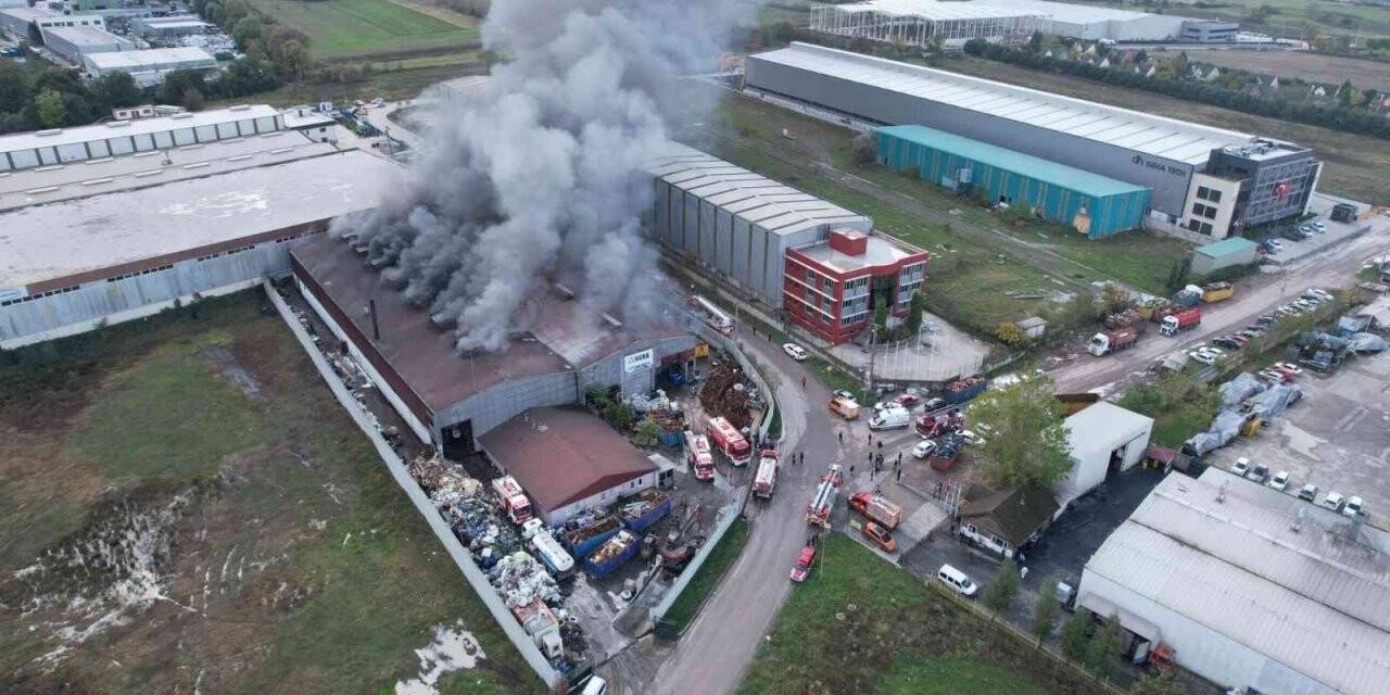 Kocaeli’ndeki fabrika yangını sürüyor