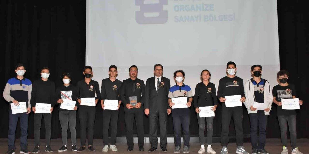 EOSB Meslek Lisesi’nde yarışmalarda derece alan öğretmen ve öğrenciler ödüllendirildi