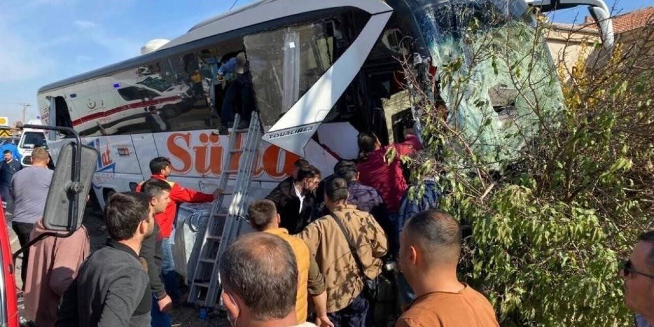 Kayseri’de yolcu otobüsü ile kamyonetin çarpıştığı kazada ölü sayısı 2’ye yükseldi