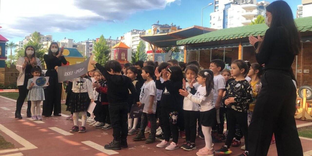 Oyun Koleji öğrencileri Atatürk’ü andı